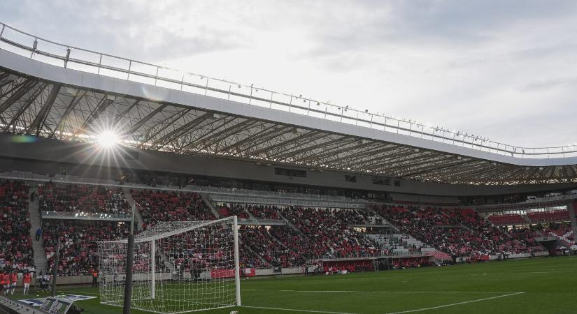 Pénzbüntetés és szektorbezárás a DVSC-nek