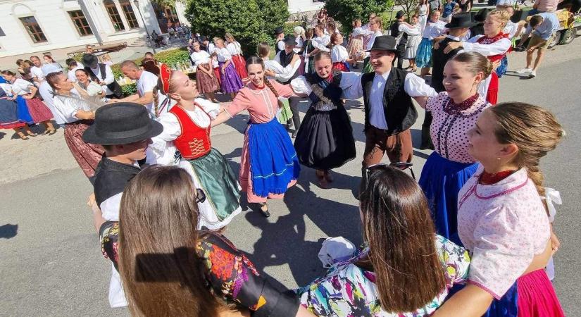 Anyám Tyúkja Nyárbúcsúztató és Gasztronómiai Fesztivál Szabadszálláson