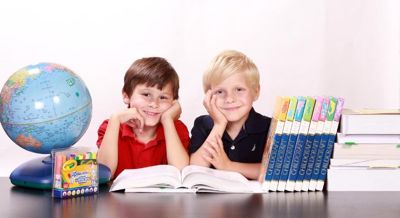 Komoly pénzeket ad iskolakezdéshez a legtöbb szomszéd ország