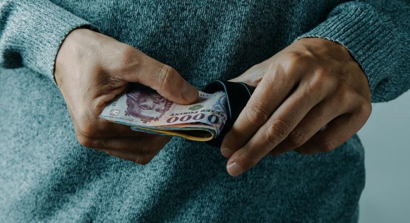 Szja-emelés: kiszámoltuk, mennyivel többet adózna sávosan Győr-Moson-Sopronban