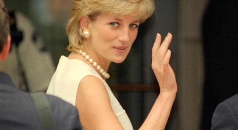 34 év után kinyitották Diana hercegné időkapszuláját: mutatjuk, mit rejtett