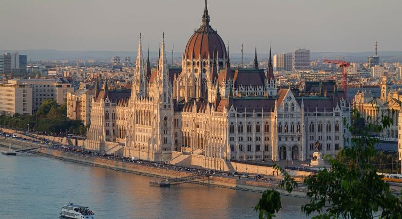Fontos dologról kezdődhet népszavazás, több százezren drukkolnak érte