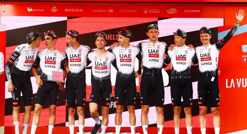 Vuelta a Espana 2025: UAE Team Emirates-XRG siker a csapatidőfutamon, Jonas Vingegaard ismét pirosban
