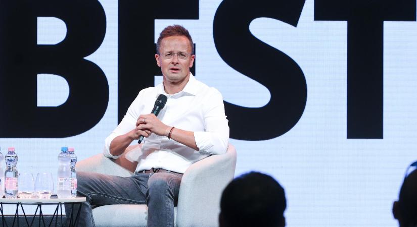 Szijjártó Péter kőkemény kritikát és üzenetet fogalmazott meg az európai politikai elit irányába