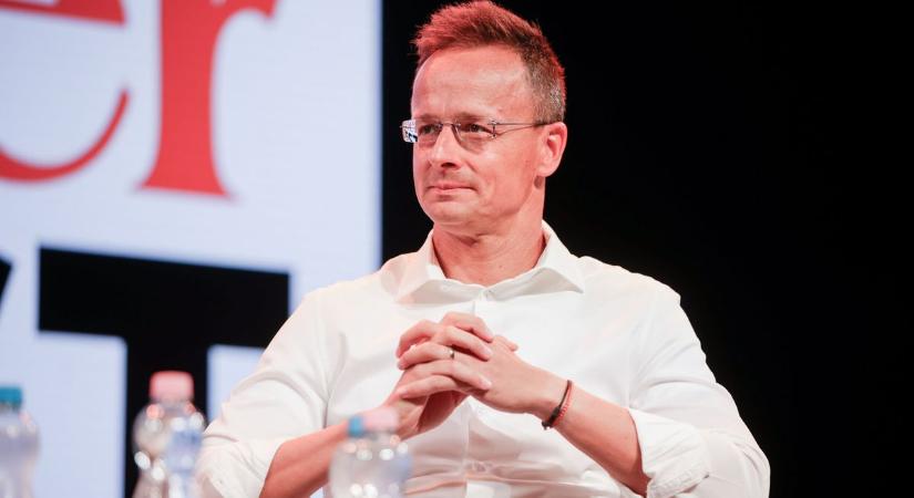 Titkos erők avatkoznának be Magyarország belpolitikájába – Szijjártó Péter a Mandiner teltházas klubestjén leleplezte a tervet!