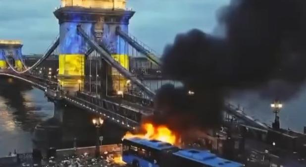 Szentkirályi AI-generálta videóban hozta össze Ukrajna támogatását a kigyulladó buszokkal