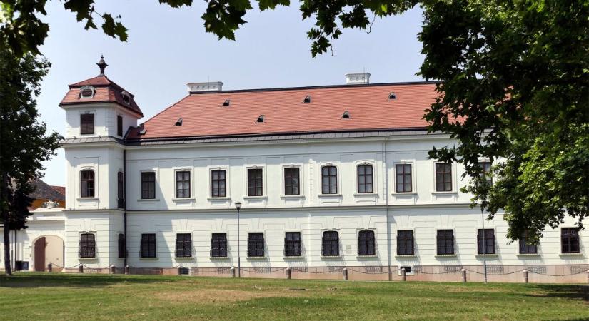 Újabb milliárdokat költene az állam magánkézbe adott kastélyokra
