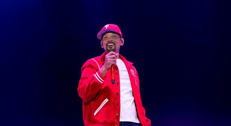 Nagy botrányt kavart Will Smith koncertvideója: torz arcok, elmosódott kezek és megváltozó táblák