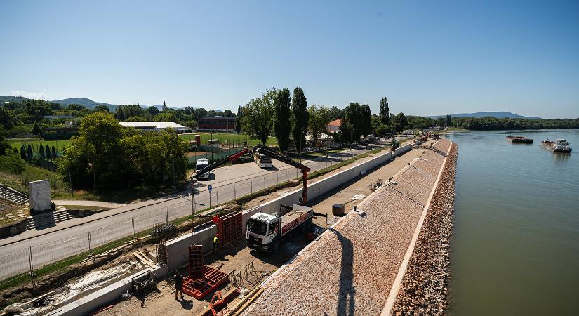 Milliméterpontos védelem Esztergomban - PERI zsalurendszerrel épül az új árvízvédelmi fal