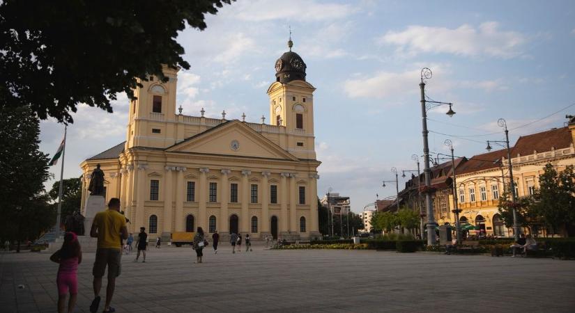 Elfogytak a jelzők arra, amit ez a két fiatal fiú tett egy idős asszonnyal Debrecenben!