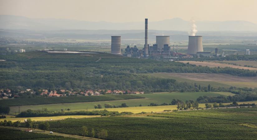 Sok milliárd forintnyi uniós pénzen ül a magyar kormány, közben a Mátrai Erőmű vígan füstöl