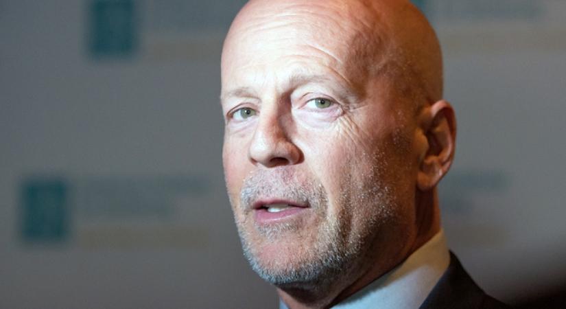 Bruce Willis már képtelen a beszédre, és a szeretteit sem ismeri fel, de a körülötte lévők olykor még érzékelik személyisége nyomait