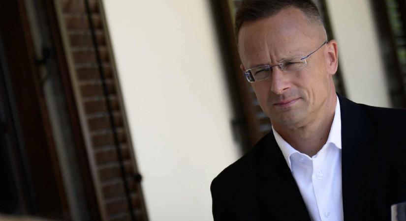 Szijjártó bejelentette: kitiltják a Barátság kőolajvezeték elleni támadásért felelős ukrán parancsnokot