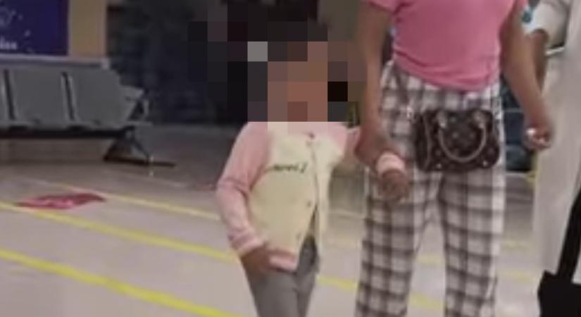 Sokkolta az orvosokat: egy késsel a fejében vitte be a 3 éves lányt az anyja - Fotók