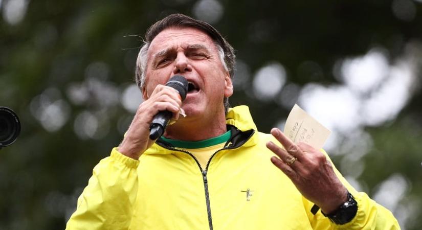 24 órás rendőri megfigyelés alatt tartják Jair Bolsonaro volt brazil elnököt