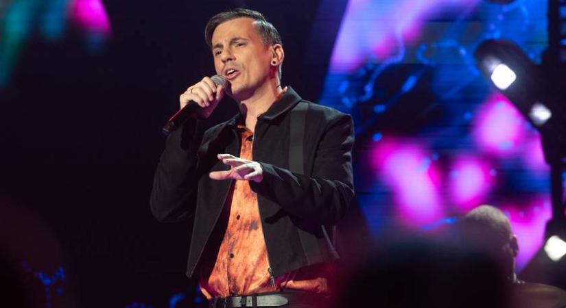 Járni sem tud rendesen ritka betegsége miatt a 37 éves magyar énekes: először beszélt róla