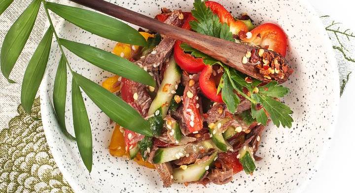 Gyors, pikáns thai saláta marhahússal: 15 perces recept