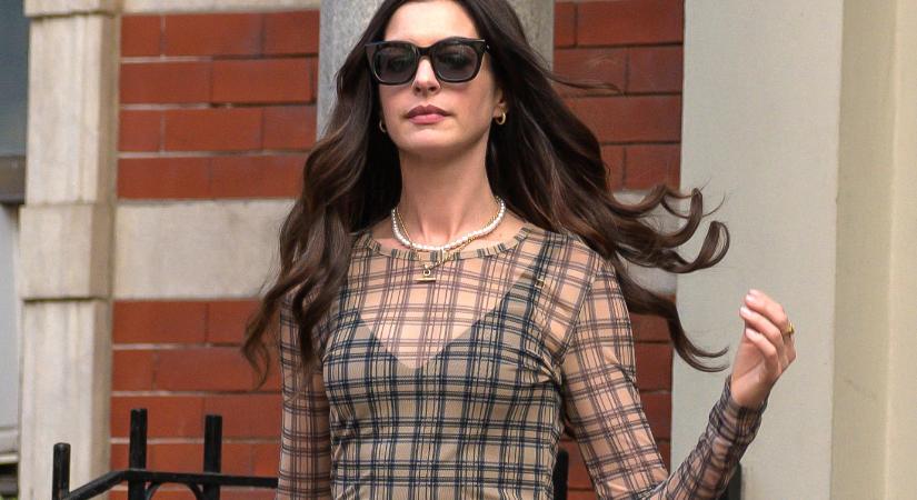 Videó Az ördög Pradát visel 2-ből: Anne Hathaway óriásit zakózott