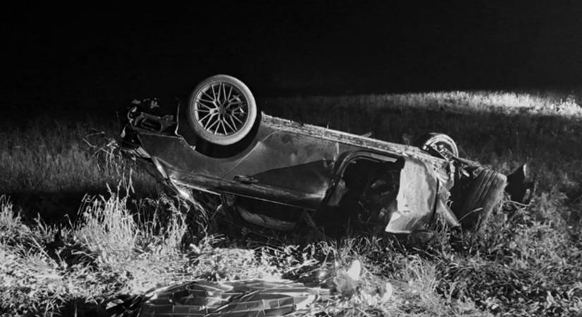 TRAGÉDIA: Felborult, és többször megpördült az autójával – meghalt egy fiatal nő