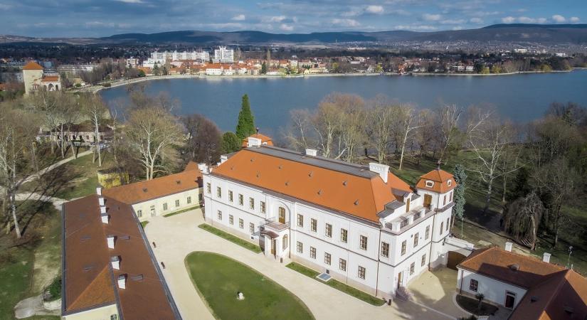 Közpénzből újítja fel a magyar állam a magánkézbe adott kastélyokat