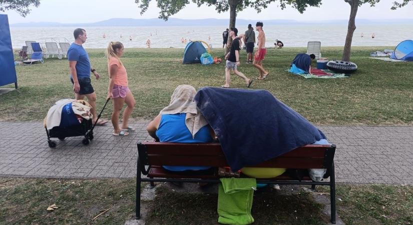 Nem működött a törölközőszéf Siófokon, 200 ezret emeltek el a babakocsiból