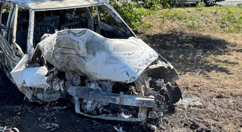 Emberéletet is követelt a baleset, lángoló autójában vesztette életét egy sofőr Hajdú-Biharban