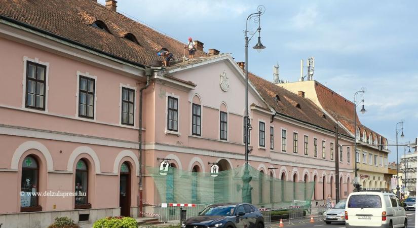 Megkezdődött a Vasemberház tetőfelújítása Nagykanizsán