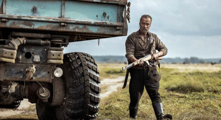 A nácik után a szovjeteket mészárolja le a finn halálosztó a Sisu 2 korhatáros trailerében