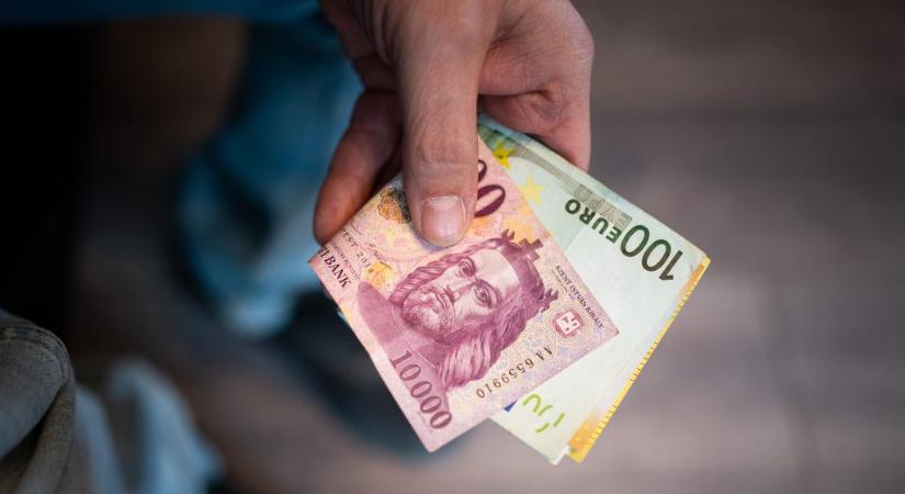 Hirtelen esni kezdett a forint
