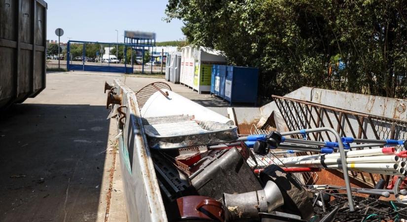 Fejvesztve rohant a hulladékudvarba a férfi, miután rájött, mit felejtett a DVD-lejátszóban