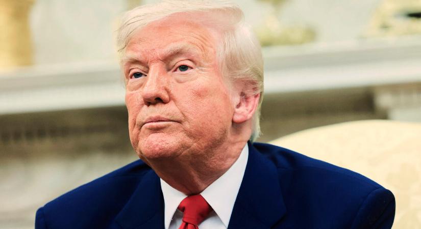 Donald Trump elrendelte a nemzeti zászlók félárbocra eresztését a minneapolisi iskolai lövöldözés áldozatainak tiszteletére