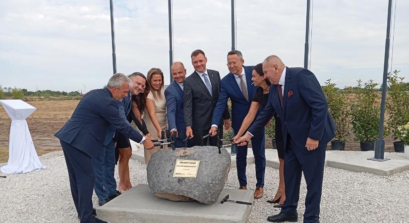 Bővül az egyházkarcsai ipari park, ünnepélyes alapkőletételt tartottak