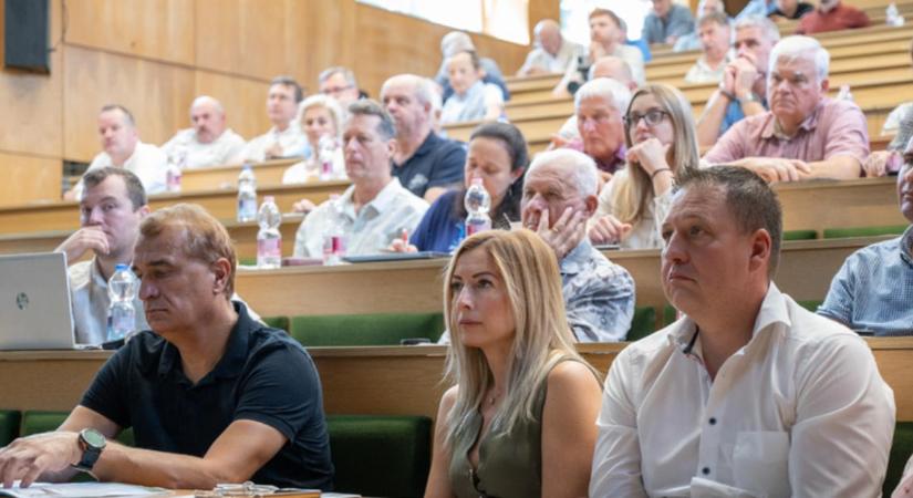 Klímaváltozás és kukorica: Debrecenben keresték a válaszokat a mezőgazdaság jelenlegi kihívásaira
