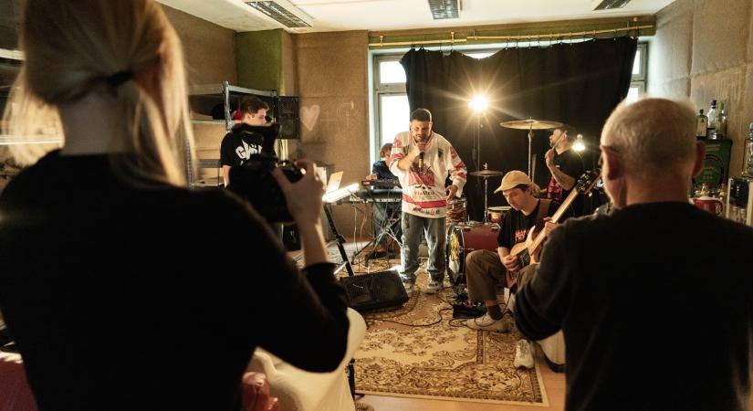 Beton.Hofi készítette Salamon András legújabb, Random című filmjének trailer zenéjét