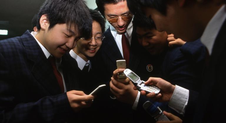 Dél-Koreában betiltják a mobiltelefonok használatát az iskolákban