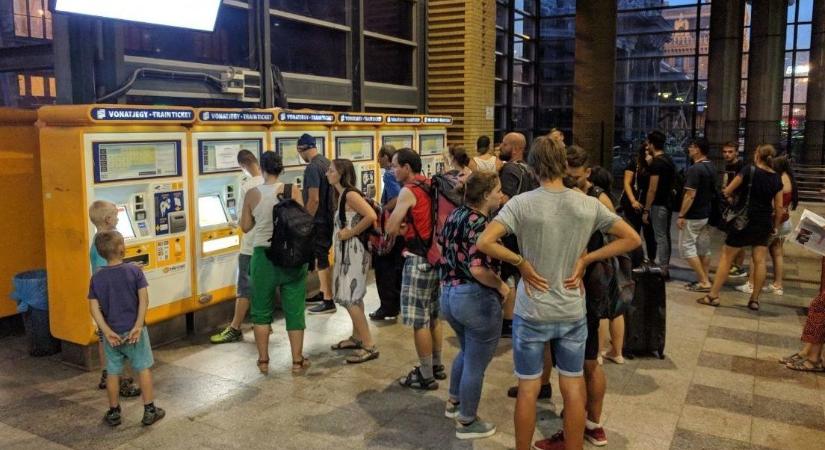 MÁV: ideiglenesen konténerpénztárakat alakítanak ki a Nyugati pályaudvaron