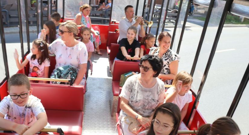 Celldömölki zeneiskola: kisvonattal, játékkal hangolódtak a tanévre