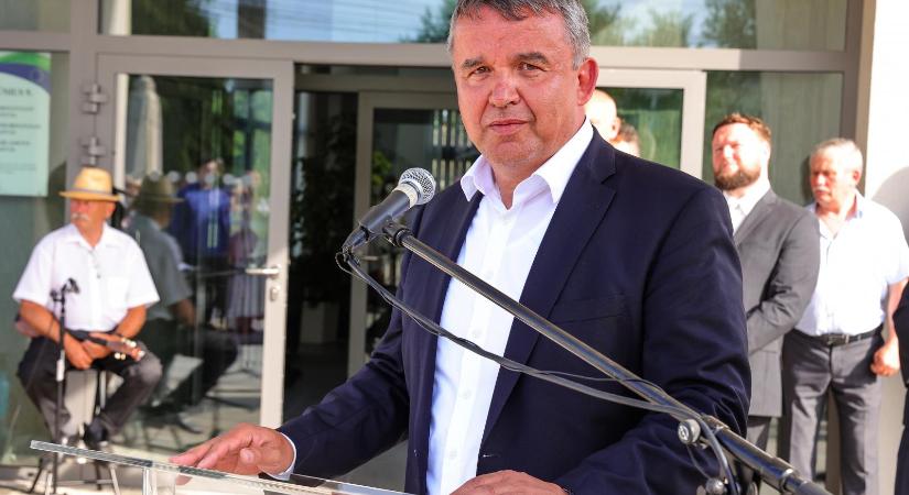 Költségvetési csalás gyanújával nyomoz a NAV az egyik fideszes politikus cégénél
