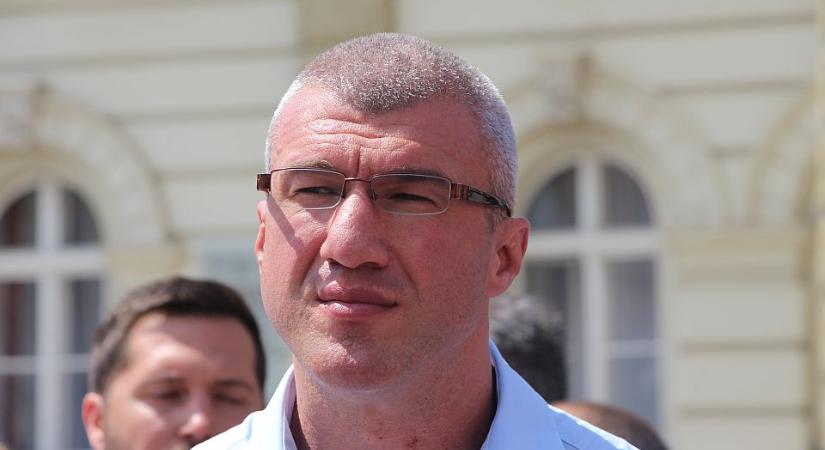 A belügyminisztérium szerint az ellenzéki képviselő rátámadt a rendőrökre