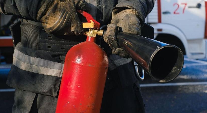 Pusztító tűz tombol a főváros közelében