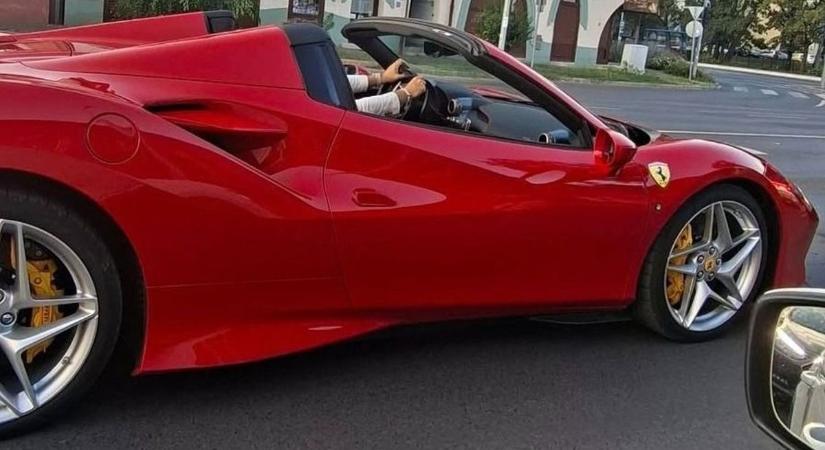 Újabb Ferrari bukkant fel Debrecenben, nem fogod elhinni, hol izmoztak vele! – fotóval!