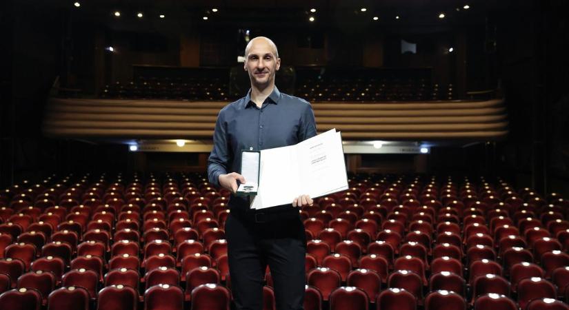 A celli gimnázium gratulál volt diákjának: a József Attila Színház tánckarának vezetőjét kitüntették