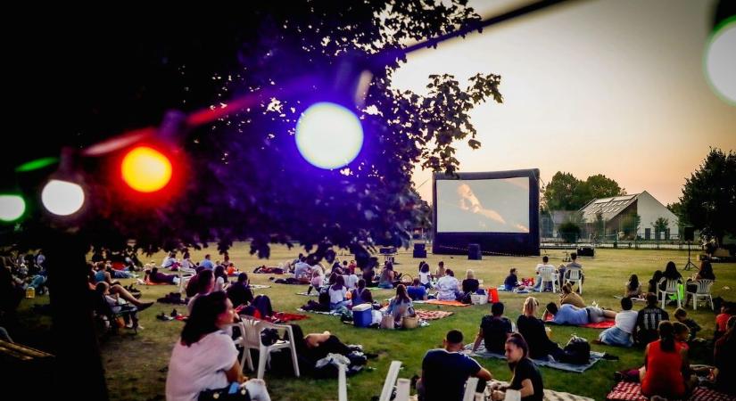 Filmpiknik a csillagok alatt: szabadtéri mozi Rácalmáson!