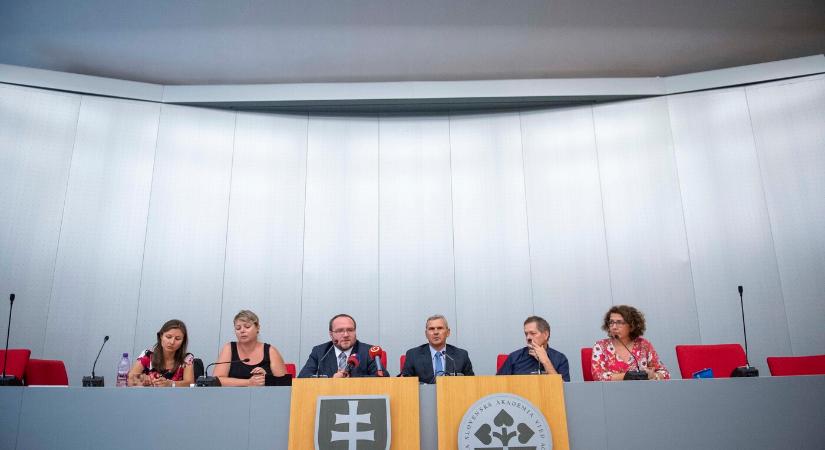 Támogatásáról biztosította a Szlovák Rektori Konferencia az akadémia kutatóit