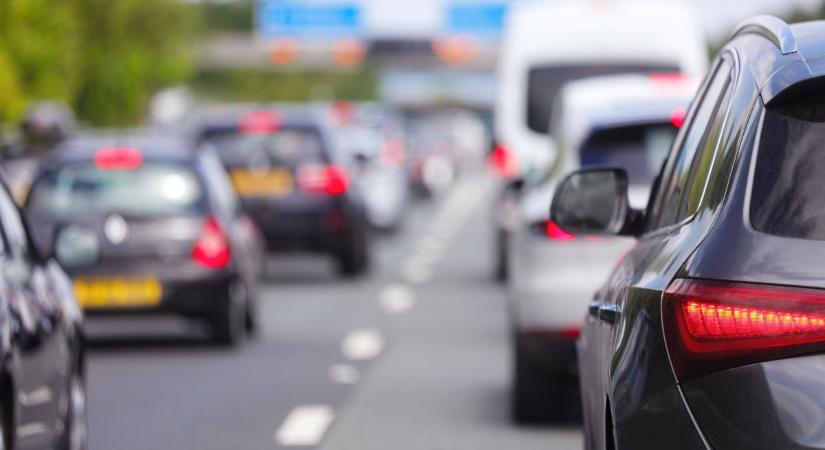 Óriási torlódás az M5-ösön Kecskemétnél, több kilométeres dugó alakult ki