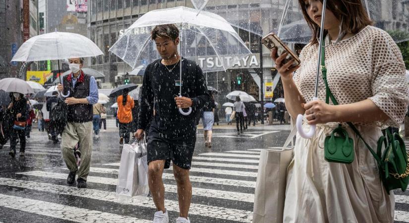 Napi két órában javasolják korlátozni az okostelefon-használatot egy japán városban