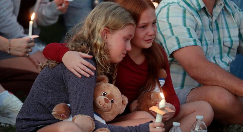 Az FBI keresztényellenes gyűlölet-bűncselekményként vizsgálja a halálos áldozatokat követelő minneapolisi iskolai támadást