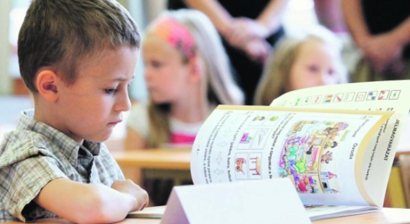 Az állam egy kicsit segíti a hátrányos helyzetű családok iskolakezdését – az iskolák fenntartóin keresztül