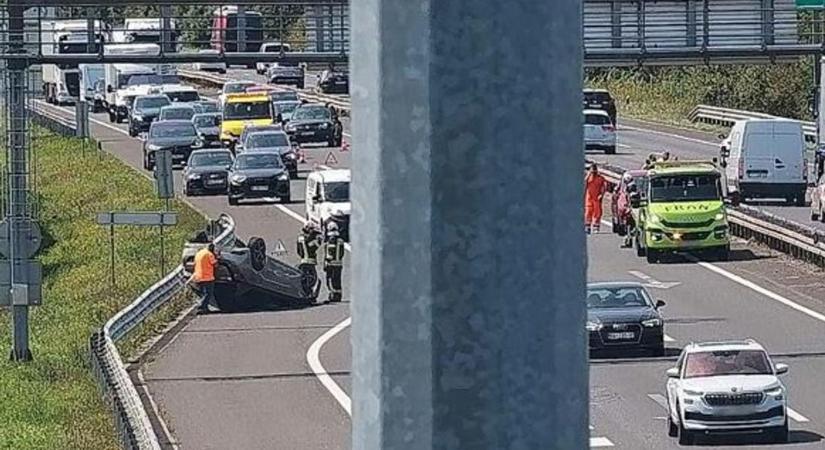 Brutális tömegbaleset az autópályán: 16 kilométeres dugó alakult ki
