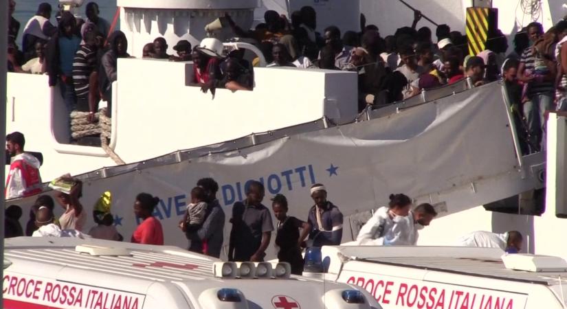 Olaszországba az idén már 40 ezer illegális bevándorló érkezett Afrikából  videó